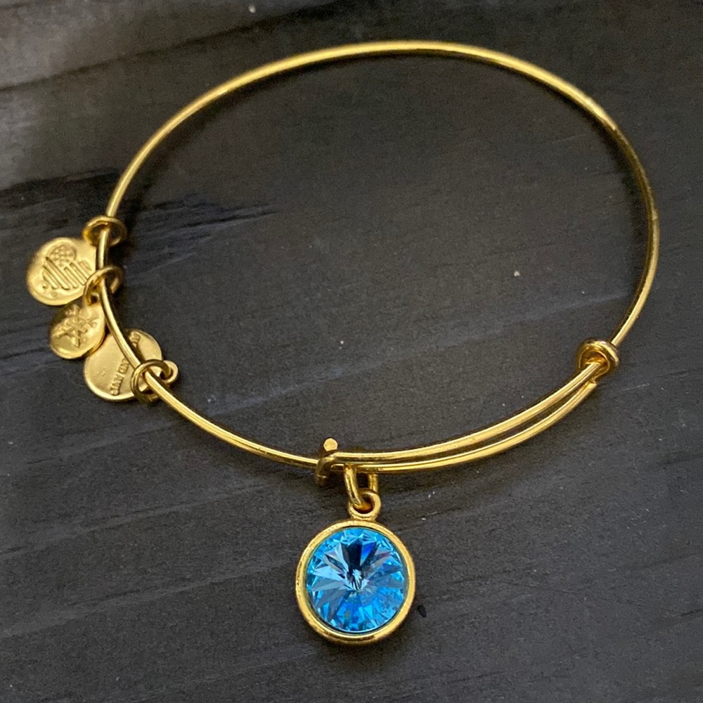 Bangle bracelet